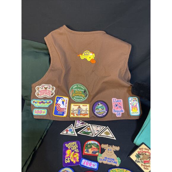 Vintage Girl Scout Green Sash Brownie Vest Patch Lot - Picture 8 of 8